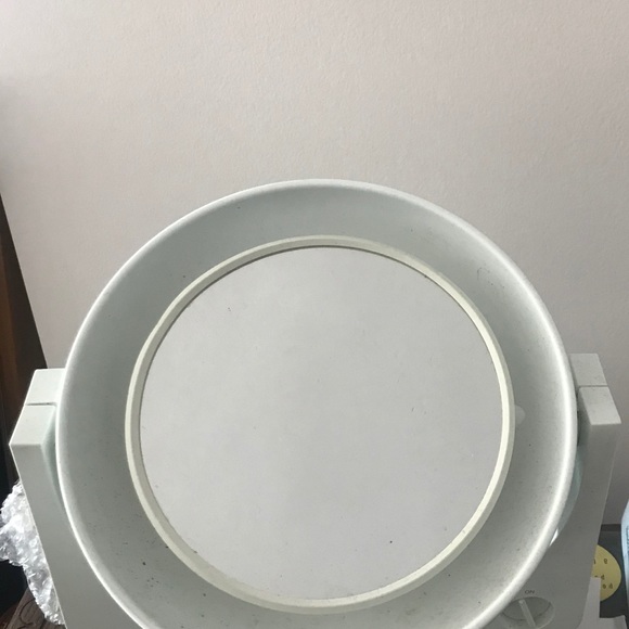 Vintage 1970’s Makeup mirror 2 sided electric beauty Home. Works perfectly. - Picture 2 of 3